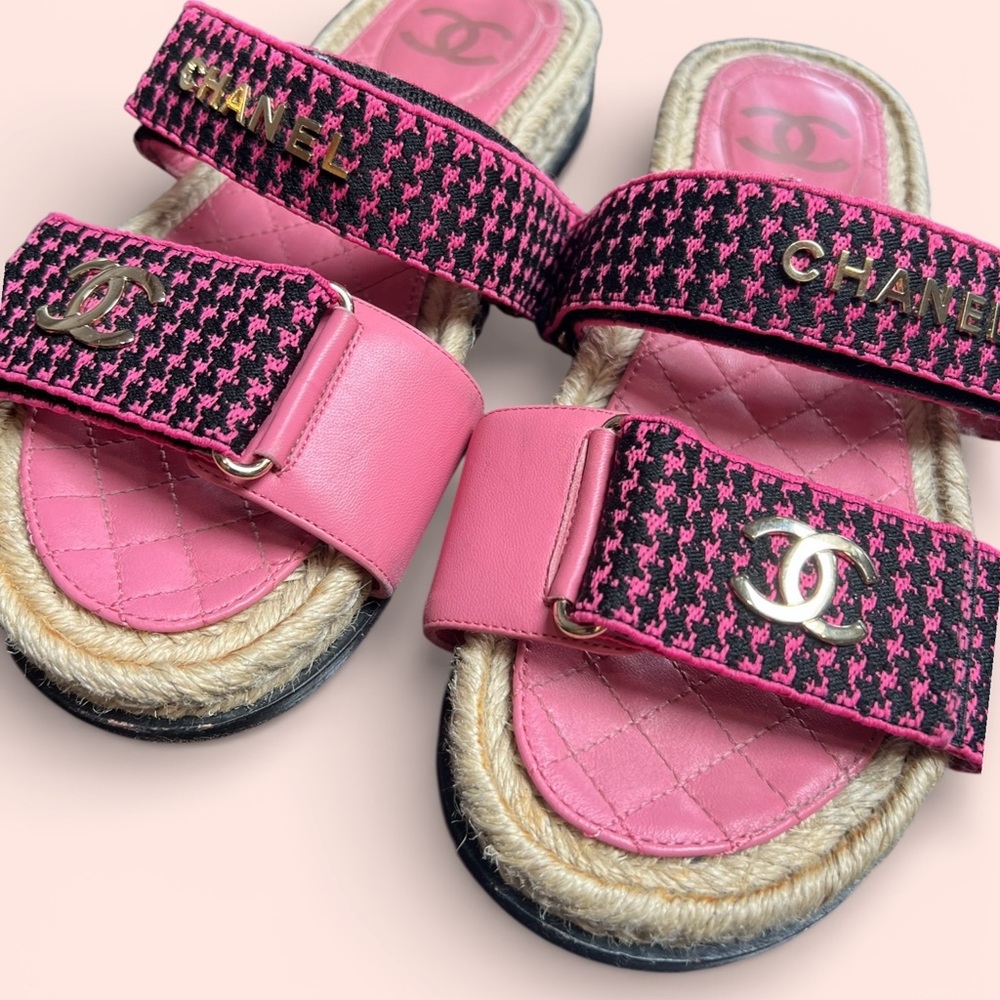 CHANEL Pink and Black Quilted Sandals - Picture 7 of 8